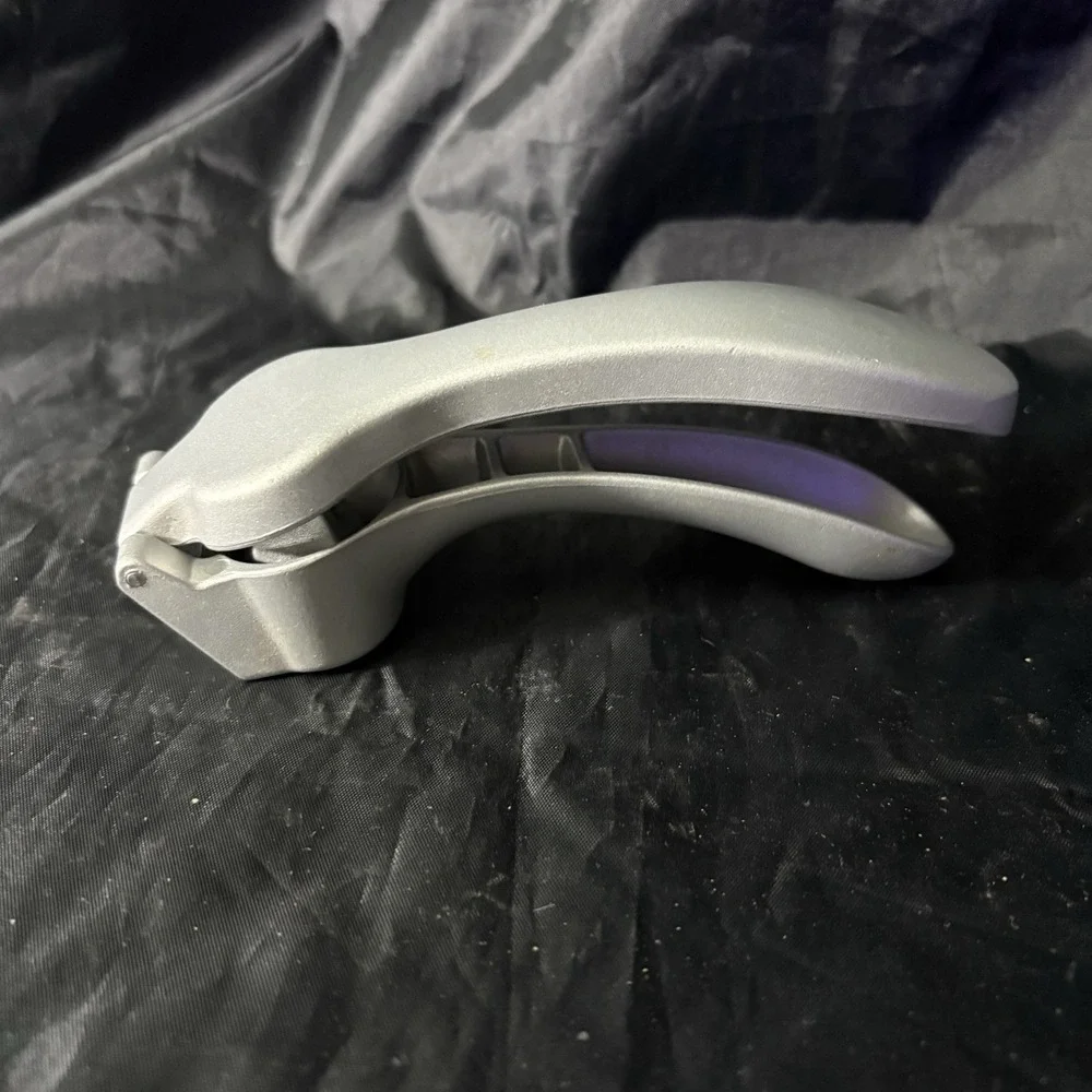 Pampered Chef Manual Garlic Press